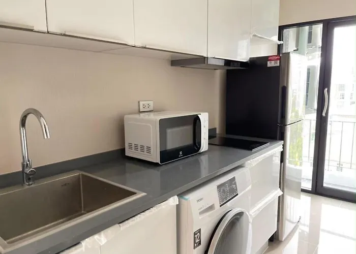 Unit With Balcony * バンコク都